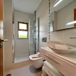 Filipa Iii - Beachfront With Jacuzzi