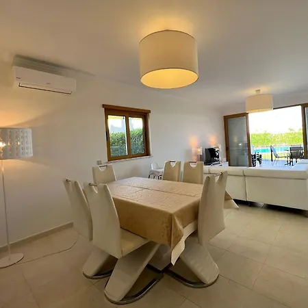 Filipa Iii - Beachfront With Jacuzzi 빌라 *