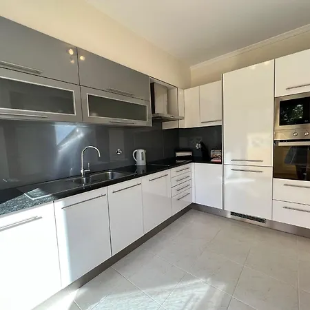 Filipa Iii - Beachfront With Jacuzzi 빌라 *