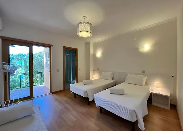 Filipa Iii - Beachfront With Jacuzzi