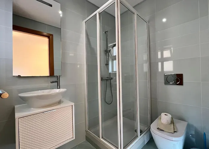 Villa Filipa Iii - Beachfront With Jacuzzi