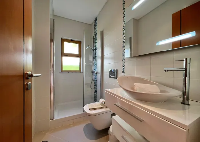 Filipa Iii - Beachfront With Jacuzzi